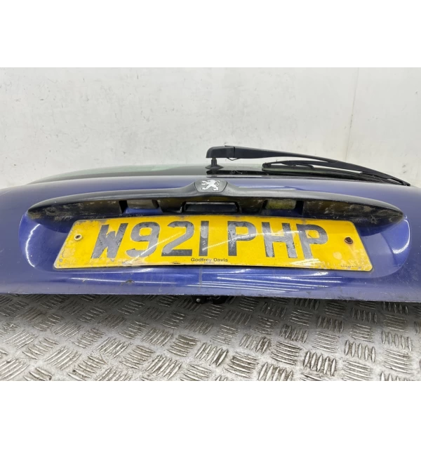 Крышка багажника бу для Peugeot 206  1.6 i,  2000 г. бу контрактные купить в Спб
