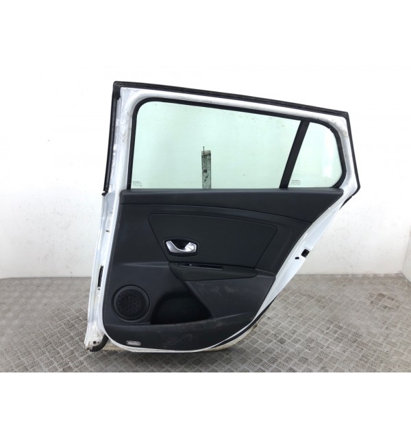 Дверь задняя правая бу для Renault Megane  1.5 DCi,  2011 г. бу контрактные купить в Спб