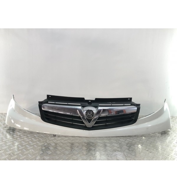 Решетка радиатора бу для Opel Vivaro  2.0 CDTi,  2007 г. бу контрактные купить в Спб