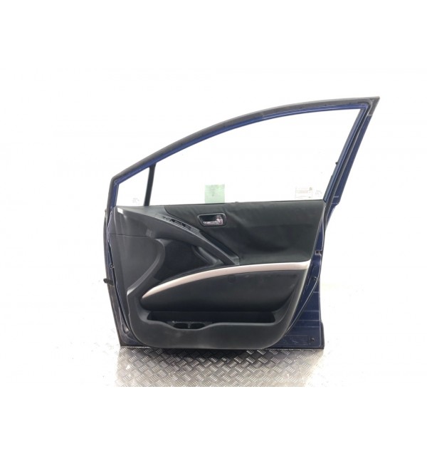 Дверь передняя правая бу для Toyota Corolla Verso  2.0 D-4D,  2005 г. бу контрактные купить в Спб