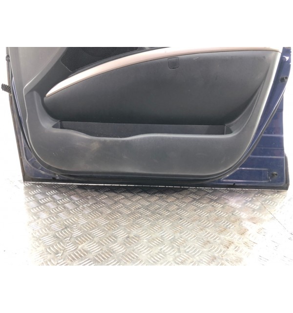 Дверь передняя правая бу для Toyota Corolla Verso  2.0 D-4D,  2005 г. бу контрактные купить в Спб