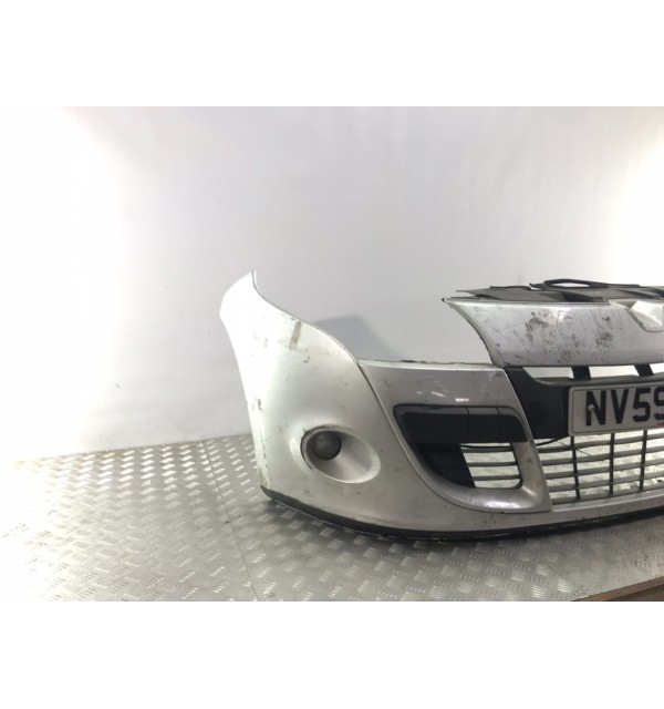Бампер передний бу для Renault Megane  1.6 i,  2009 г. бу контрактные купить в Спб