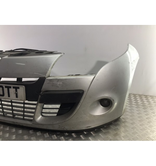 Бампер передний бу для Renault Megane  1.6 i,  2009 г. бу контрактные купить в Спб