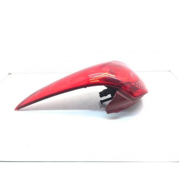 Фонарь задний правый бу для Peugeot 207  1.6 HDi,  2009 г. бу контрактные купить в Спб