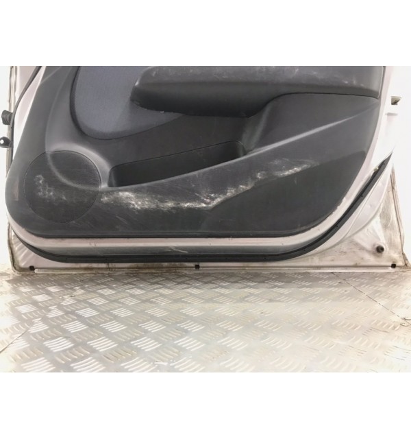 Дверь передняя правая бу для Honda Jazz  1.3 i,  2003 г. бу контрактные купить в Спб
