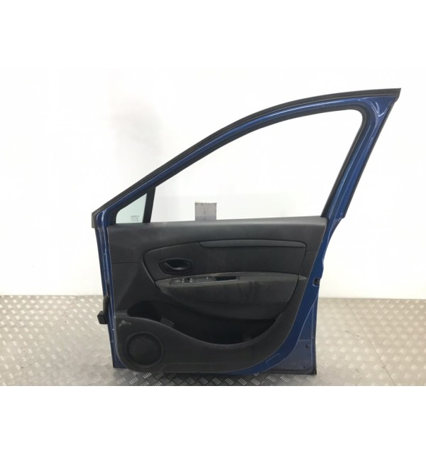 Дверь передняя правая бу для Renault Scenic  1.6 i,  2011 г. бу контрактные купить в Спб