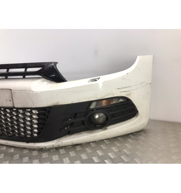 Бампер передний бу для Volkswagen Scirocco  2.0 TDi,  2009 г. бу контрактные купить в Спб