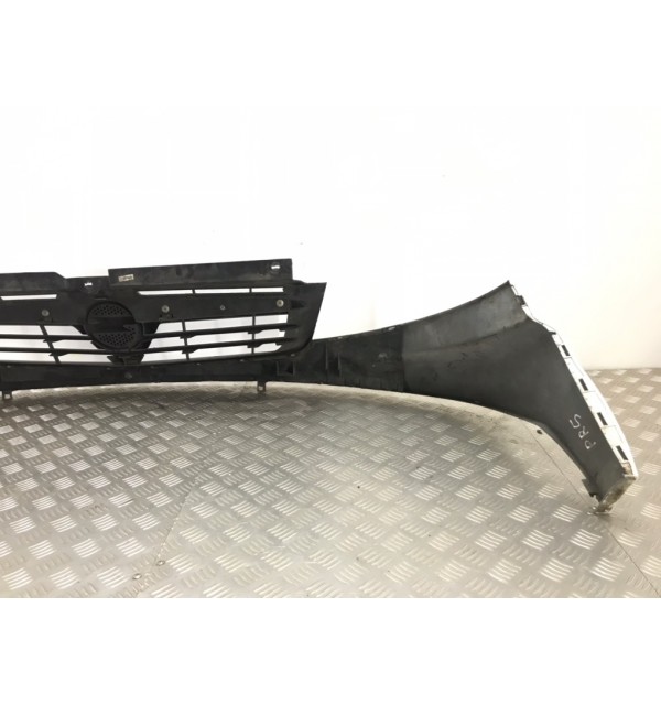 Решетка радиатора бу для Opel Vivaro  2.0 CDTi,  2008 г. бу контрактные купить в Спб