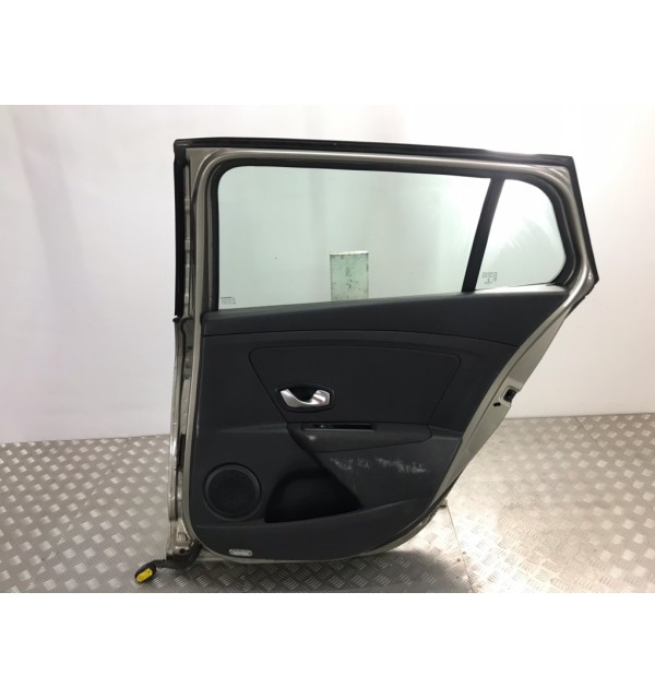 Дверь задняя правая бу для Renault Megane  1.5 DCi,  2011 г. бу контрактные купить в Спб