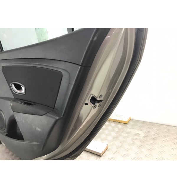 Дверь задняя правая бу для Renault Megane  1.5 DCi,  2011 г. бу контрактные купить в Спб