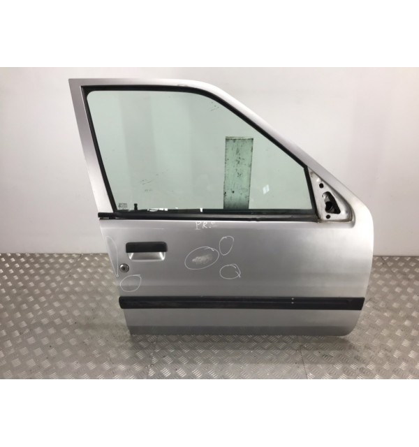 Дверь передняя правая бу для Peugeot 106  1.5 Di,  2000 г. бу контрактные купить в Спб