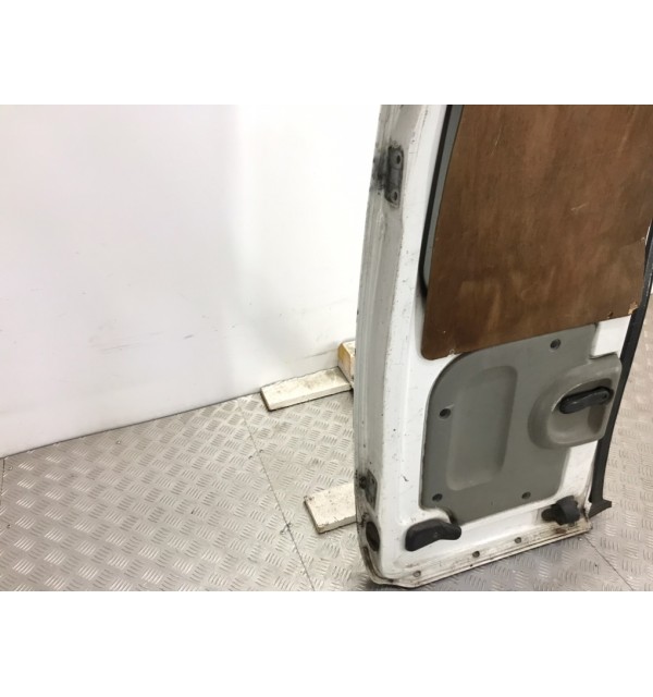Дверь задняя распашная правая бу для Renault Kangoo  1.5 DCi,  2007 г. бу контрактные купить в Спб