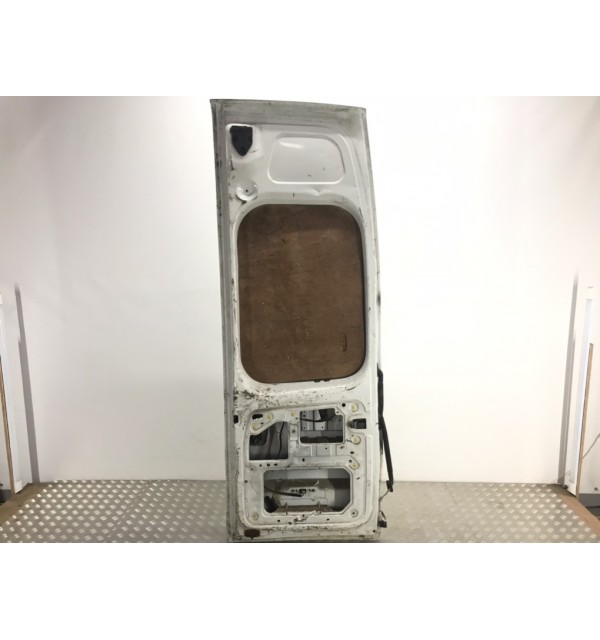 Дверь задняя распашная левая бу для Nissan Primastar  2.0 DCi,  2007 г. бу контрактные купить в Спб