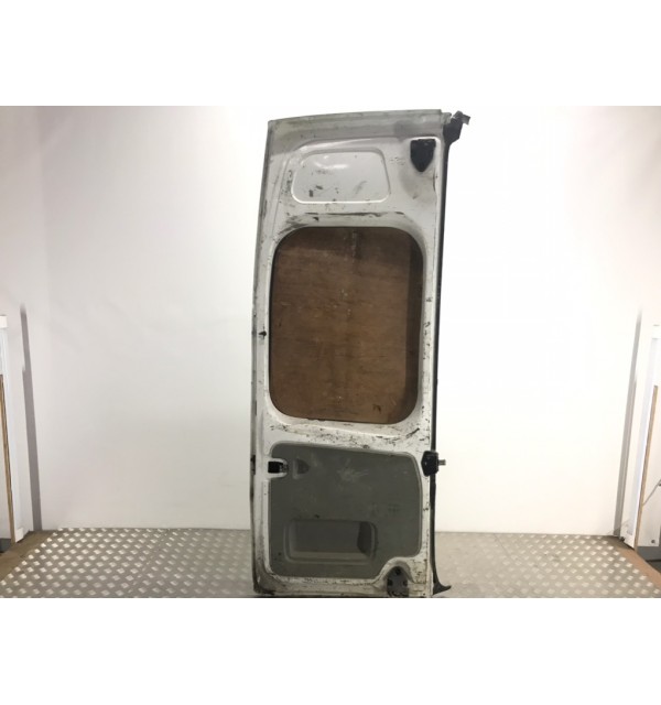 Дверь задняя распашная правая бу для Nissan Primastar  2.0 DCi,  2007 г. бу контрактные купить в Спб