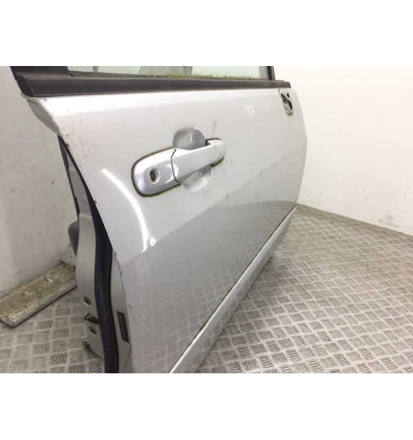 Дверь передняя правая бу для Suzuki Liana  1.6 i,  2004 г. бу контрактные купить в Спб