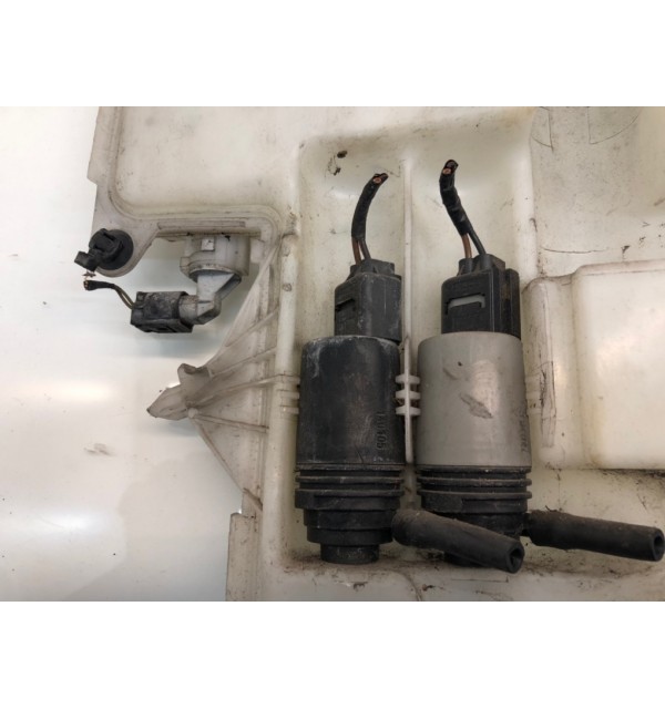 Бачок омывателя бу для BMW 1 E87/E81/E82/E88 1.6 i,  2005 г. бу контрактные купить в Спб