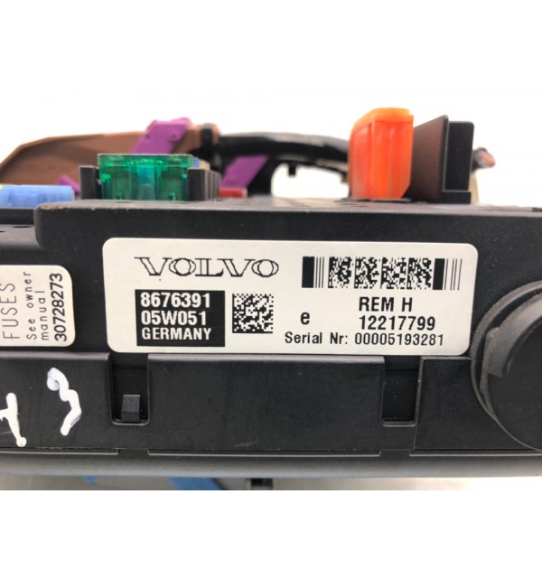 Блок предохранителей бу для Volvo S60  2.4 D5,  2005 г. бу контрактные купить в Спб
