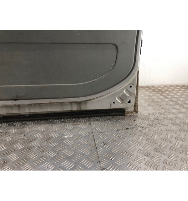 Дверь сдвижная левая бу для Opel Vivaro  1.9 DTi,  2002 г. бу контрактные купить в Спб