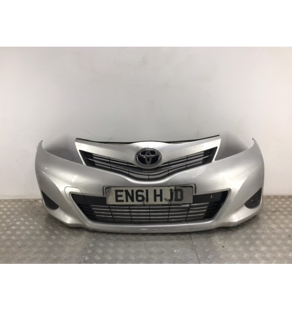 Бампер передний бу для Toyota Yaris XP130 1.3 i,  2011 г. бу контрактные купить в Спб