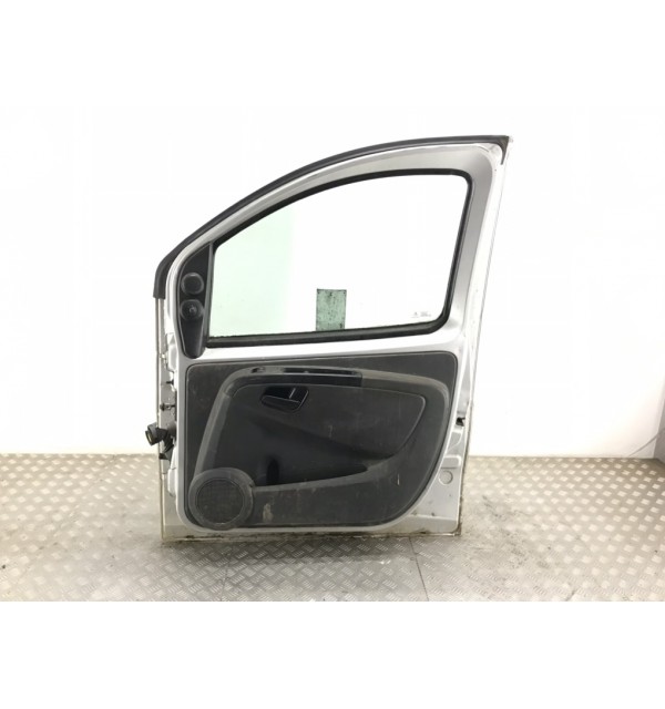 Дверь передняя правая бу для Peugeot Bipper  1.4 HDi,  2009 г. бу контрактные купить в Спб