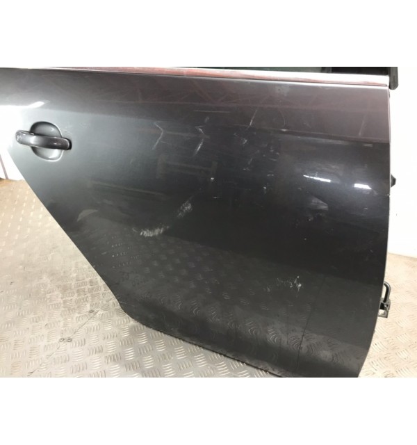 Дверь задняя правая бу для Volkswagen Jetta  2.0 TDi,  2005 г. бу контрактные купить в Спб