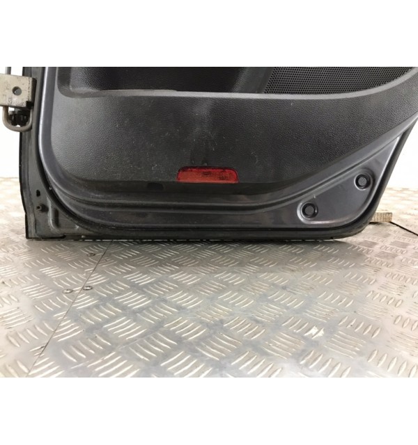 Дверь задняя правая бу для Volkswagen Jetta  2.0 TDi,  2005 г. бу контрактные купить в Спб