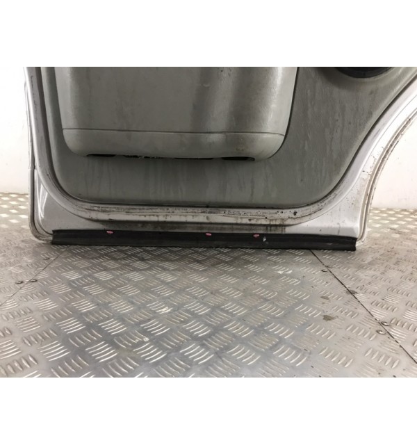 Дверь передняя правая бу для Opel Vivaro  1.9 DTi,  2005 г. бу контрактные купить в Спб