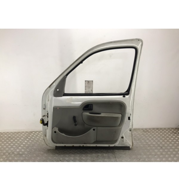 Дверь передняя правая бу для Renault Kangoo  1.5 DCi,  2005 г. бу контрактные купить в Спб