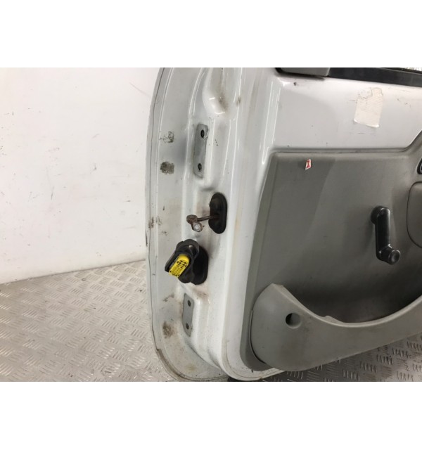 Дверь передняя правая бу для Renault Kangoo  1.5 DCi,  2005 г. бу контрактные купить в Спб