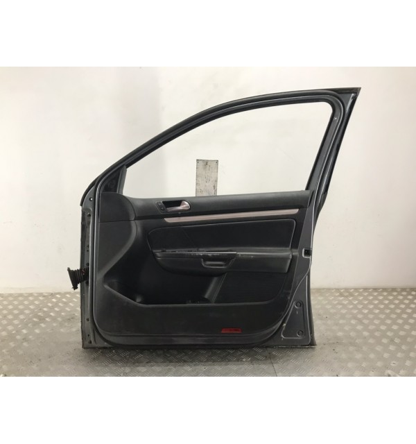 Дверь передняя правая бу для Volkswagen Jetta  2.0 TDi,  2005 г. бу контрактные купить в Спб