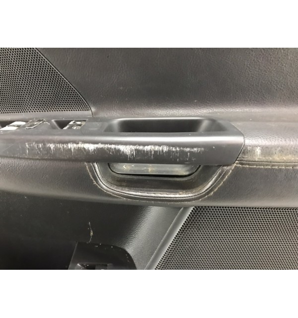 Дверь передняя правая бу для Volkswagen Jetta  2.0 TDi,  2005 г. бу контрактные купить в Спб