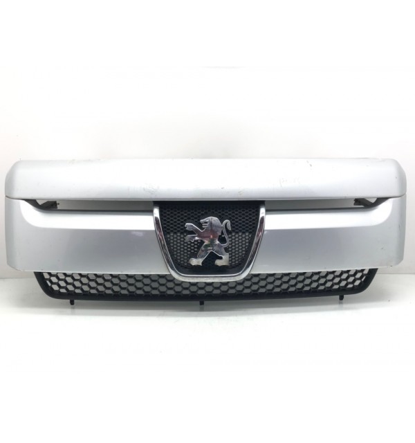 Решетка радиатора бу для Peugeot Expert  2.0 HDi,  2006 г. бу контрактные купить в Спб