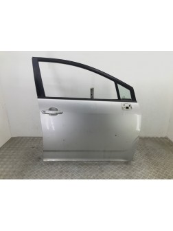 Дверь передняя правая бу для Toyota Corolla Verso 2.2 D-4D, 2006 г.