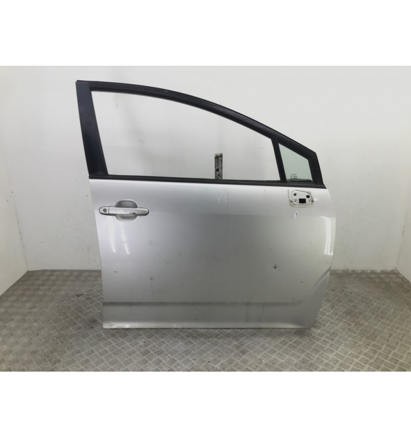 Дверь передняя правая бу для Toyota Corolla Verso  2.2 D-4D,  2006 г. бу контрактные купить в Спб