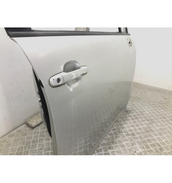 Дверь передняя правая бу для Toyota Corolla Verso  2.2 D-4D,  2006 г. бу контрактные купить в Спб