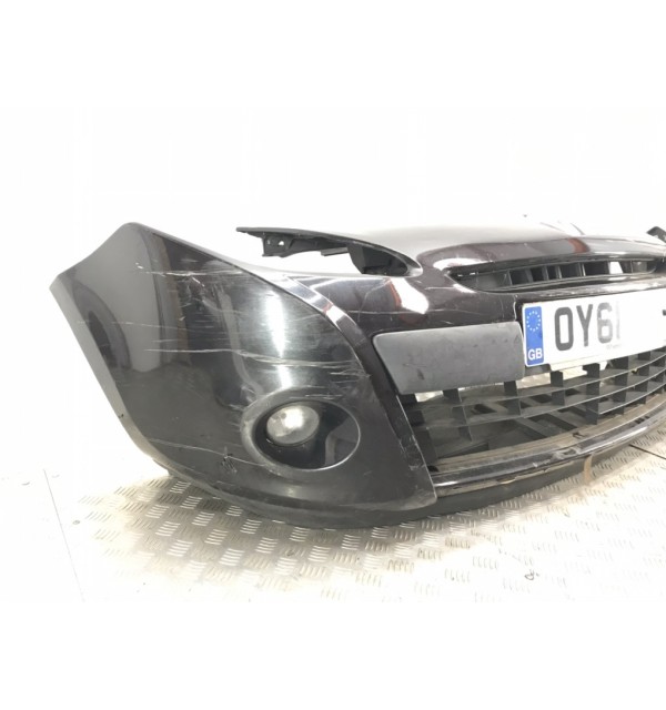 Бампер передний бу для Renault Clio 3 1.2 i,  2011 г. бу контрактные купить в Спб