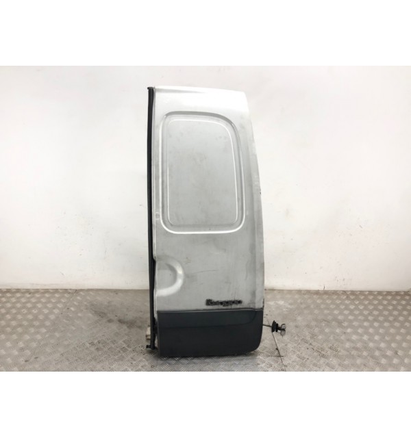 Дверь задняя распашная правая бу для Renault Kangoo  1.5 DCi,  2003 г. бу контрактные купить в Спб