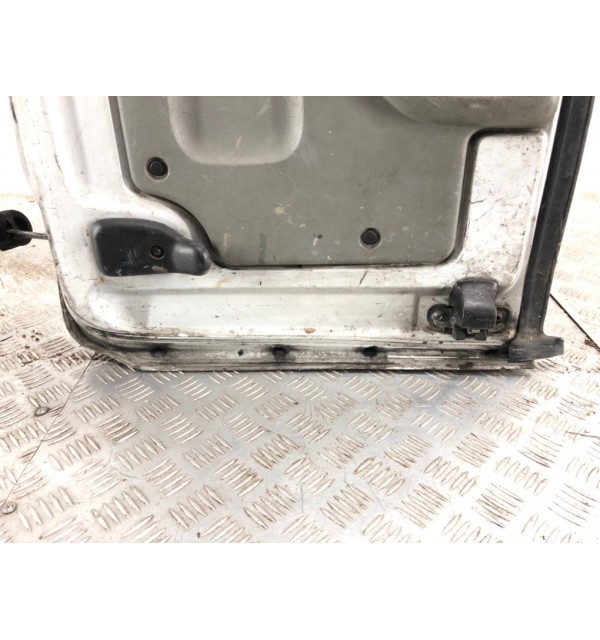 Дверь задняя распашная правая бу для Renault Kangoo  1.5 DCi,  2003 г. бу контрактные купить в Спб