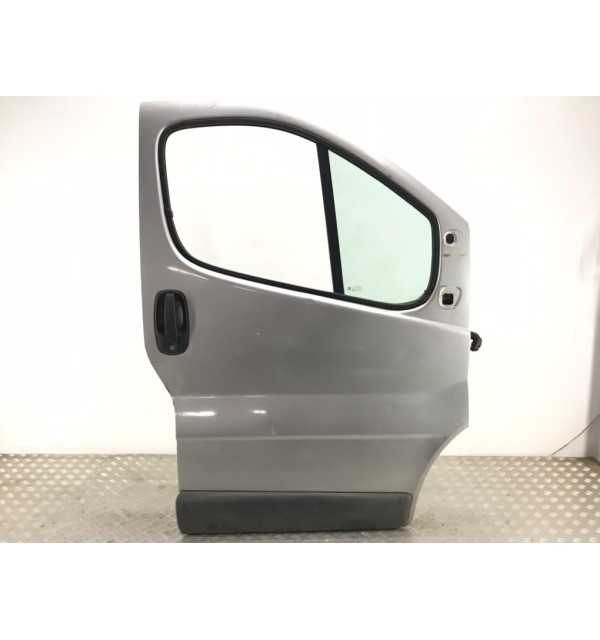 Дверь передняя правая бу для Opel Vivaro  1.9 CDTi,  2006 г. бу контрактные купить в Спб
