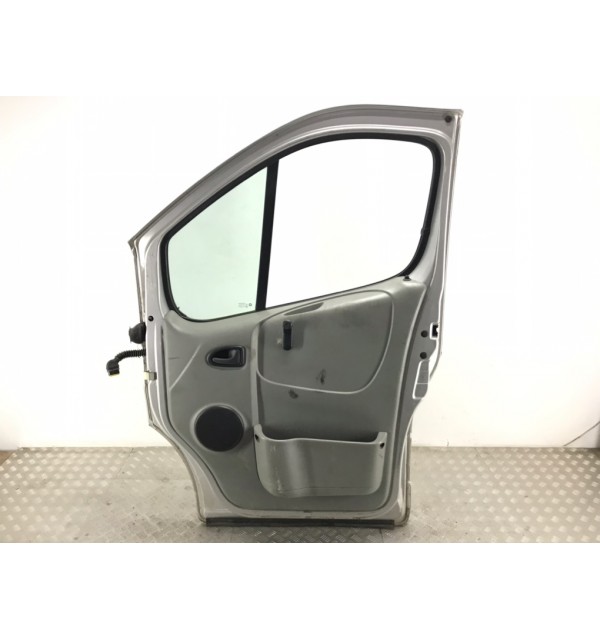 Дверь передняя правая бу для Opel Vivaro  1.9 CDTi,  2006 г. бу контрактные купить в Спб