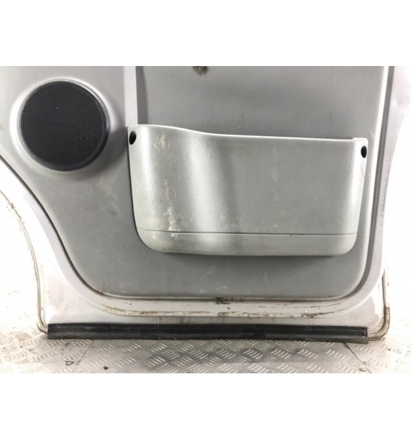 Дверь передняя правая бу для Opel Vivaro  1.9 CDTi,  2006 г. бу контрактные купить в Спб