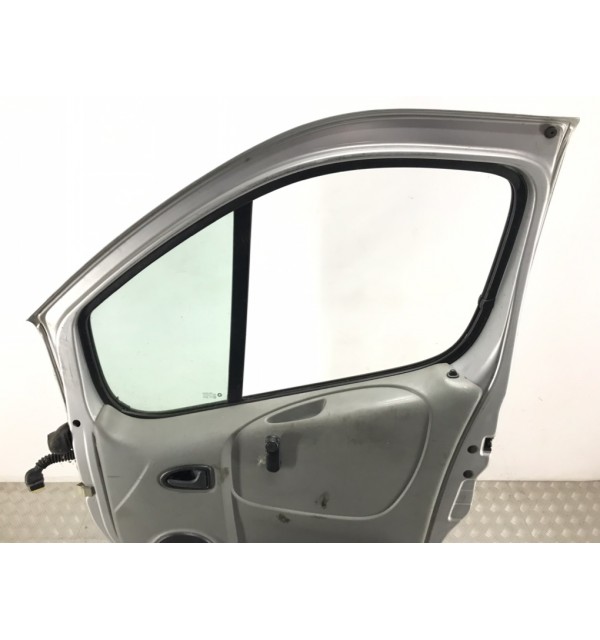 Дверь передняя правая бу для Opel Vivaro  1.9 CDTi,  2006 г. бу контрактные купить в Спб