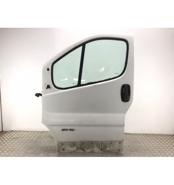 Дверь передняя левая бу для Renault Trafic  2.0 DCi,  2009 г. бу контрактные купить в Спб