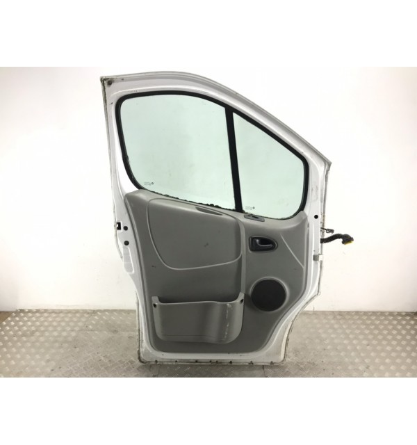 Дверь передняя левая бу для Renault Trafic  2.0 DCi,  2009 г. бу контрактные купить в Спб