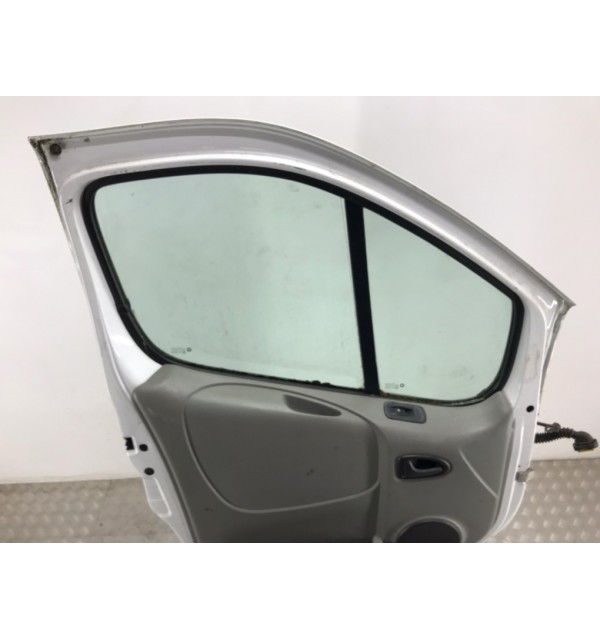 Дверь передняя левая бу для Renault Trafic  2.0 DCi,  2009 г. бу контрактные купить в Спб