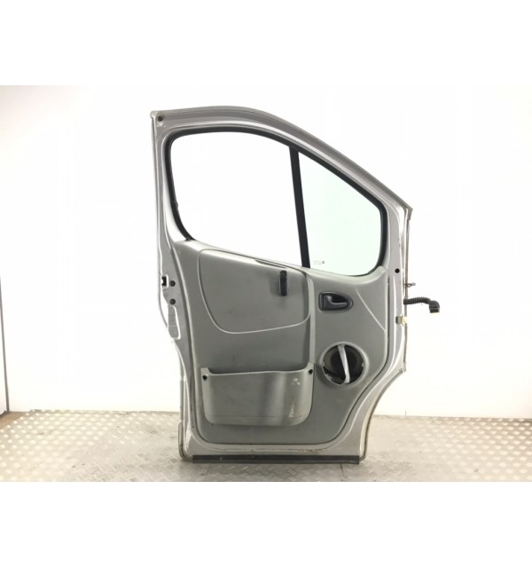 Дверь передняя левая бу для Opel Vivaro  1.9 CDTi,  2006 г. бу контрактные купить в Спб