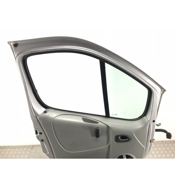 Дверь передняя левая бу для Opel Vivaro  1.9 CDTi,  2006 г. бу контрактные купить в Спб