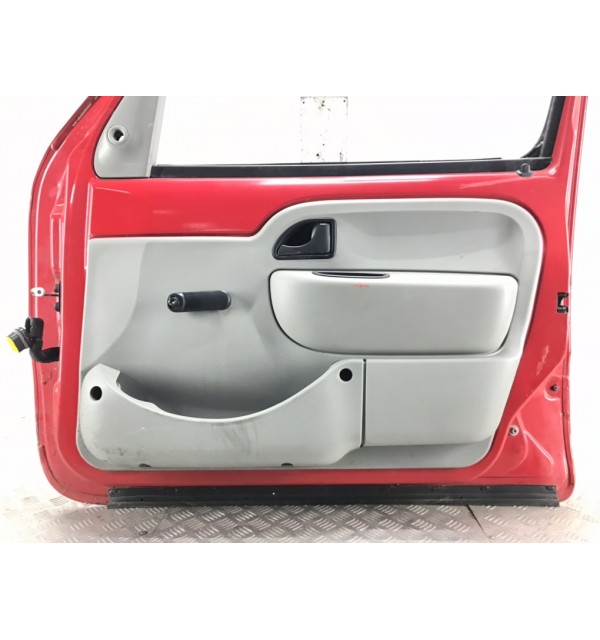 Дверь передняя правая бу для Renault Kangoo  1.5 DCi,  2004 г. бу контрактные купить в Спб