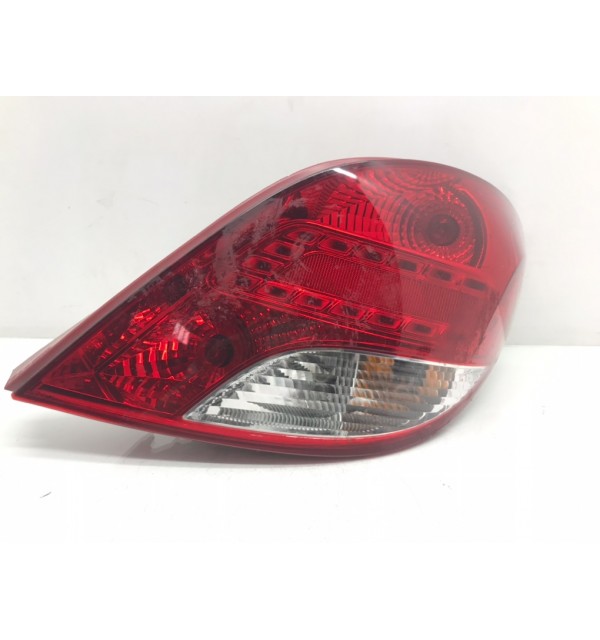 Фонарь задний правый бу для Peugeot 207  1.6 HDi,  2011 г. бу контрактные купить в Спб