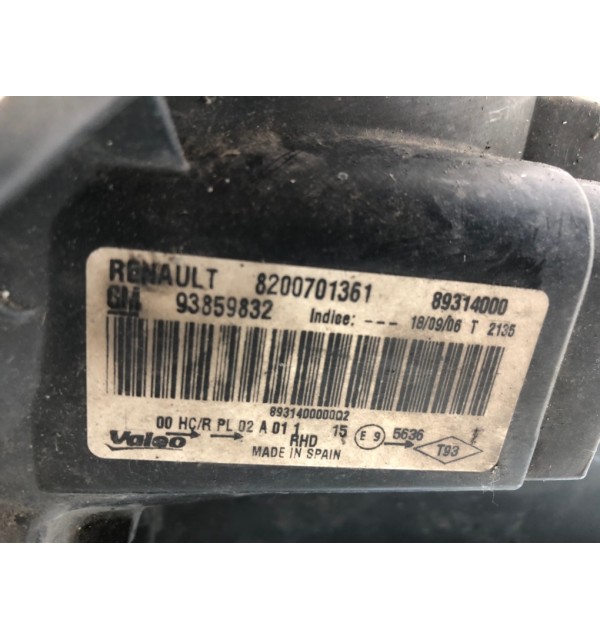 Фара правая бу для Renault Trafic  2.0 DCi,  2006 г. бу контрактные купить в Спб